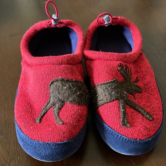 LL Bean big kids slippers, size 5-6. - Picture 1 of 5